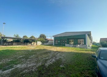 ESTERNI - Locale Commerciale Via Trieste 51, Gonars - foto 1