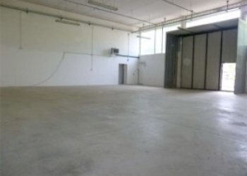 111017292.jpg - Locale Commerciale Via di Tiglio, Lucca - foto 1