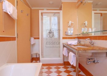 vendesi villa con parco e piscina lucca IMG_8175.J - Villa Via della Pollicchia 50, Lucca - foto 28