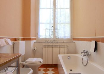 vendesi villa con parco e piscina lucca IMG_8174.J - Villa Via della Pollicchia 50, Lucca - foto 29