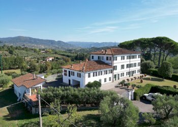 vendesi villa ristrutturata capannori luccaDJI_000 - Villa Via dei Pieroni, Capannori - foto 2