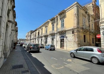 m-c.jpg - Locale Commerciale Via Catania 46, Siracusa - foto 1