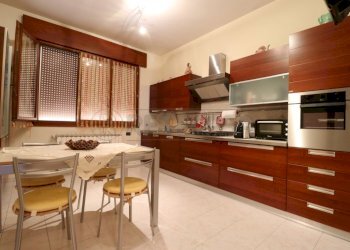 8_Cucina.JPG - Villa Bondeno - foto 7
