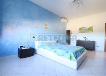 15_Letto matrimoniale.JPG - Villa Bondeno - foto 14