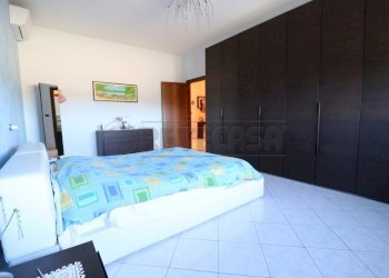 16_Letto matrimoniale.JPG - Villa Bondeno - foto 15