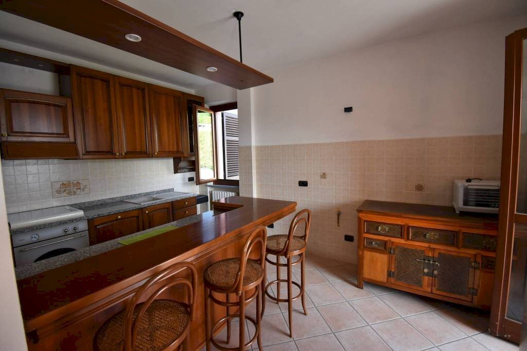 Cucina - Trilocale via Viapiana, Montegrosso d'Asti - foto 1