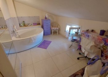 ca29.jpg - Townhouse Castelnuovo Magra - photo 28