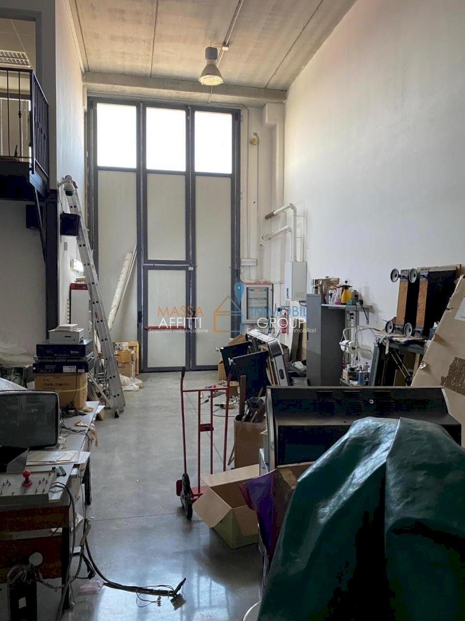 1201847_axecn34m.jpeg - Locale Commerciale Via Nerino Garbuio 51, Montignoso - foto 1