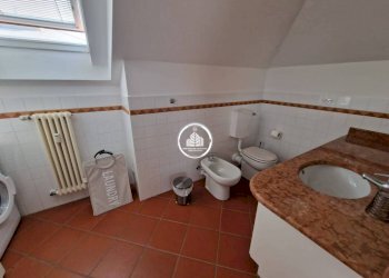 Bagno - Quadrilocale corso Piave, 85/2, Alba - foto 9