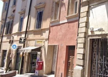 esterno negozio prima dell\'inizio dei lavori - Negozio via Roma, Rieti - foto 1