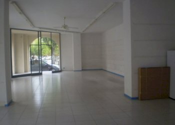 001.JPG - Commercial Premises Viale Giosuè Carducci, Lucca - photo 1
