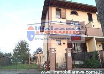 Facciata - Villa a Schiera via Milano, 77/13, Corbetta - foto 2