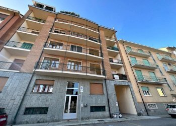 Trilocale via Giacomo Puccini, 7, Carmagnola - foto 1