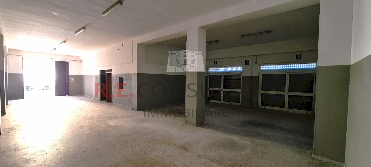 20231009_105137.jpg - Locale Commerciale Viale Europa 33, Martina Franca - foto 1