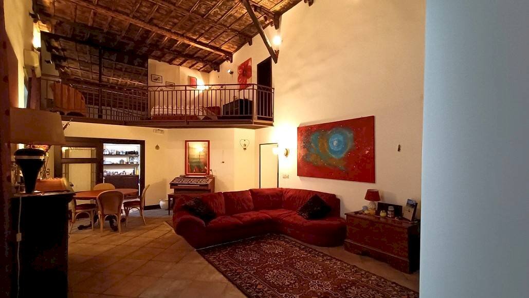 Three-room apartment Via Lungarini, Palermo (neighborhood Centro Storico) - photo 1