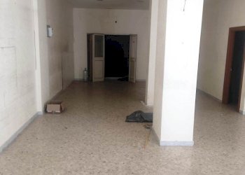 PHOTO-2023-10-10-10-53-26 (2).jpg - Locale Commerciale Via Brigata Bari 140, Bari - foto 4