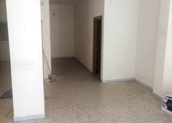 PHOTO-2023-10-10-10-53-26.jpg - Locale Commerciale Via Brigata Bari 140, Bari - foto 6