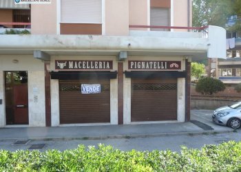 Locale Commerciale Via America, Termoli - foto 1