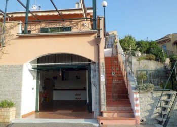 FACCIATA - Casa indipendente via Enrico Pietrafraccia, Ceriale - foto 4