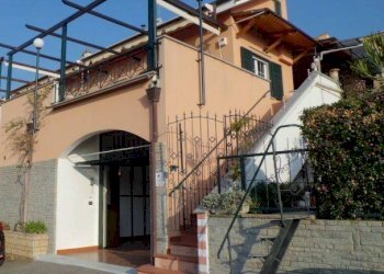 FACCIATA - Casa indipendente via Enrico Pietrafraccia, Ceriale - foto 7