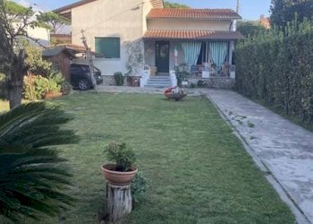 Villa via Fivizzano, Massa - foto 1