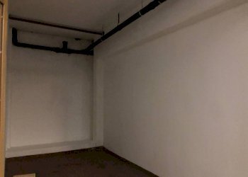 Interno Box - Box corso Sebastopoli, 196, Torino (zona Santa Rita) - foto 11