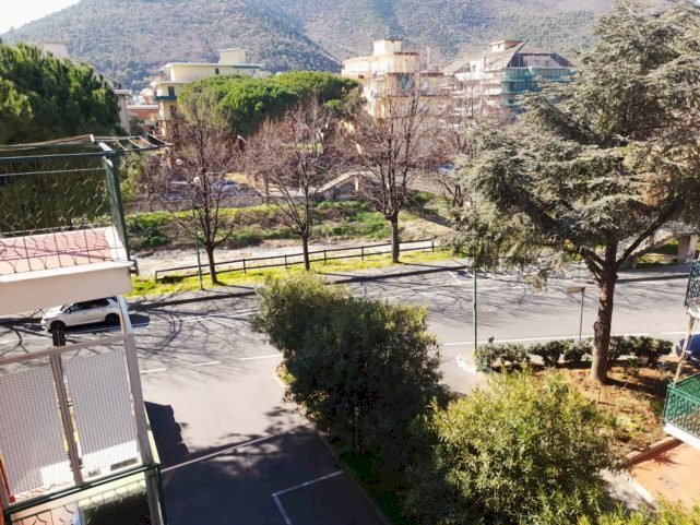 Three-room apartment Noceto - photo 2