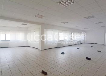 Office Lucca (neighborhood Sant'Anna) - photo 2