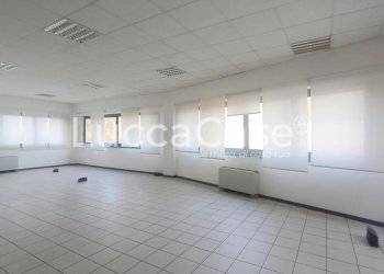 Office Lucca (neighborhood Sant'Anna) - photo 7