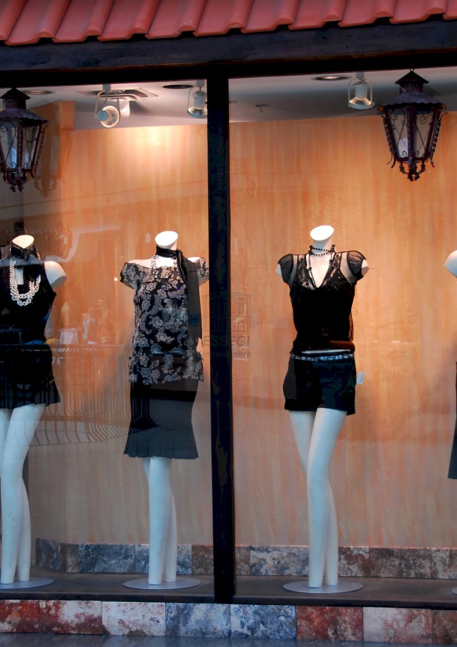 Fondo commerciale con vetrine, Lucca.png - Commercial Premises Viale Giovanni Pacini 115, Lucca - photo 1