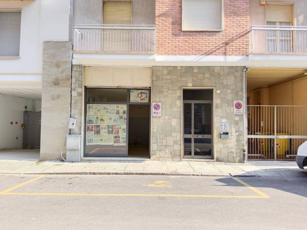 Negozio via Michele Coppino, 2, Cuneo (zona Centro) - foto 1