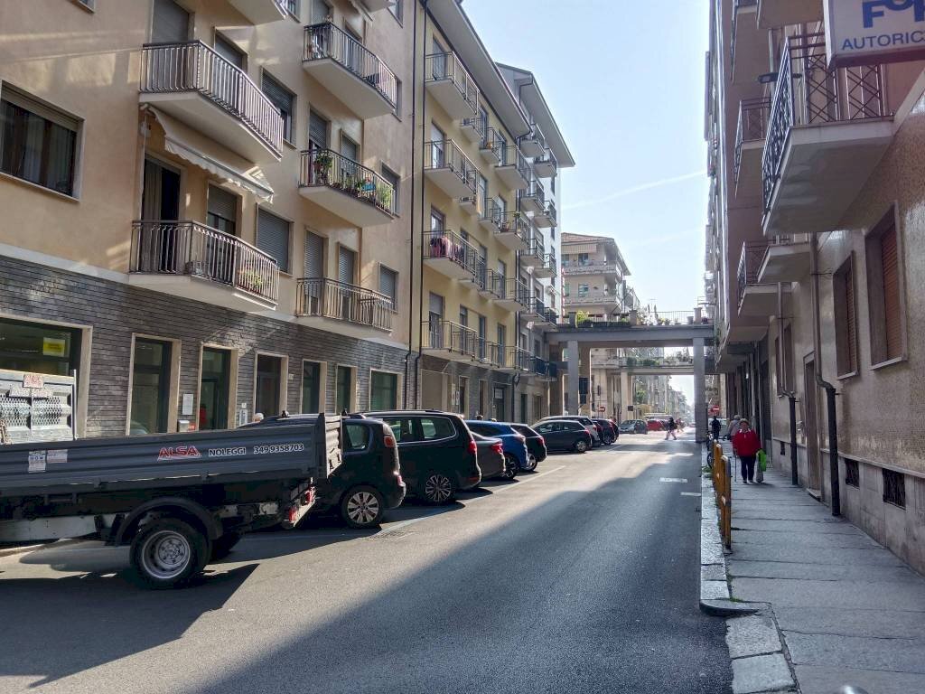 Negozio via Michele Coppino, 2, Cuneo (zona Centro) - foto 2