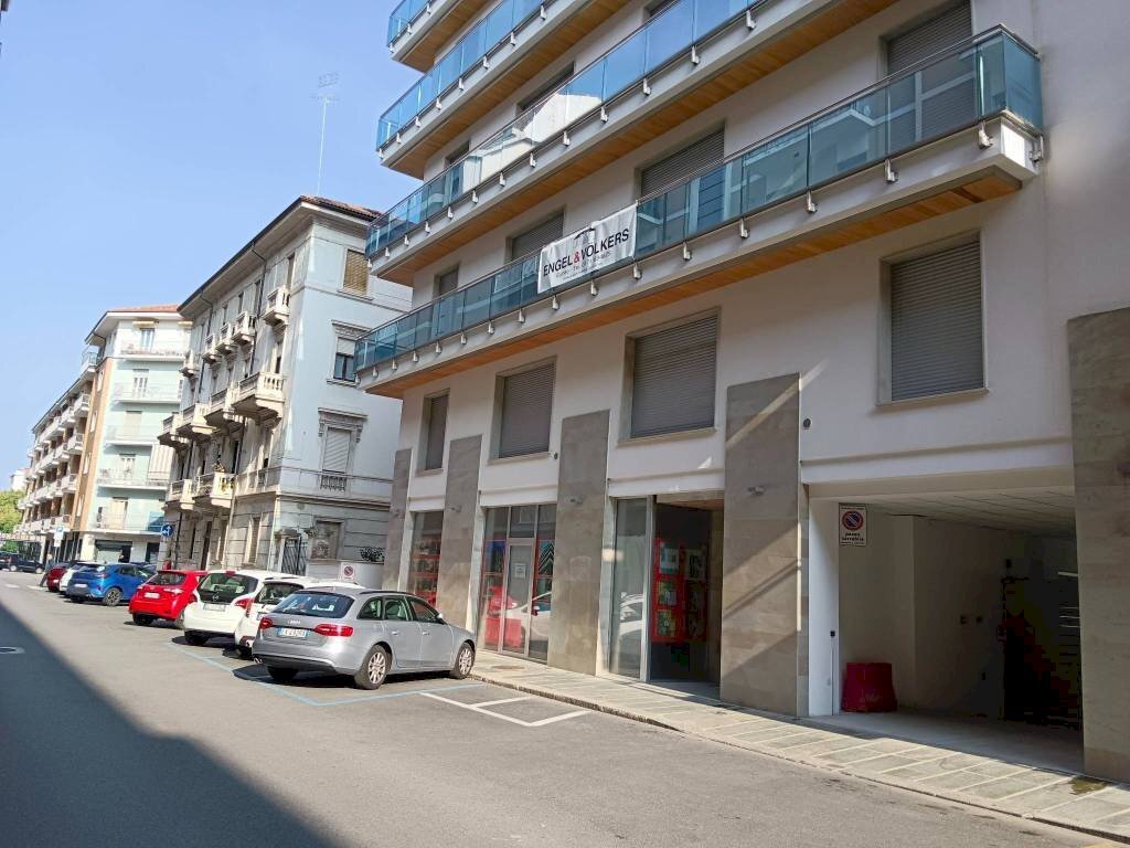 Negozio via Michele Coppino, 2, Cuneo (zona Centro) - foto 3