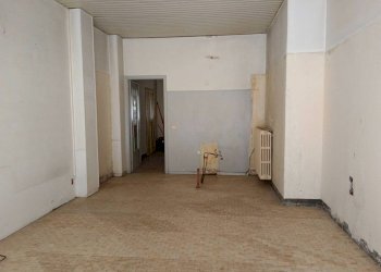 Negozio via Michele Coppino, 2, Cuneo (zona Centro) - foto 5