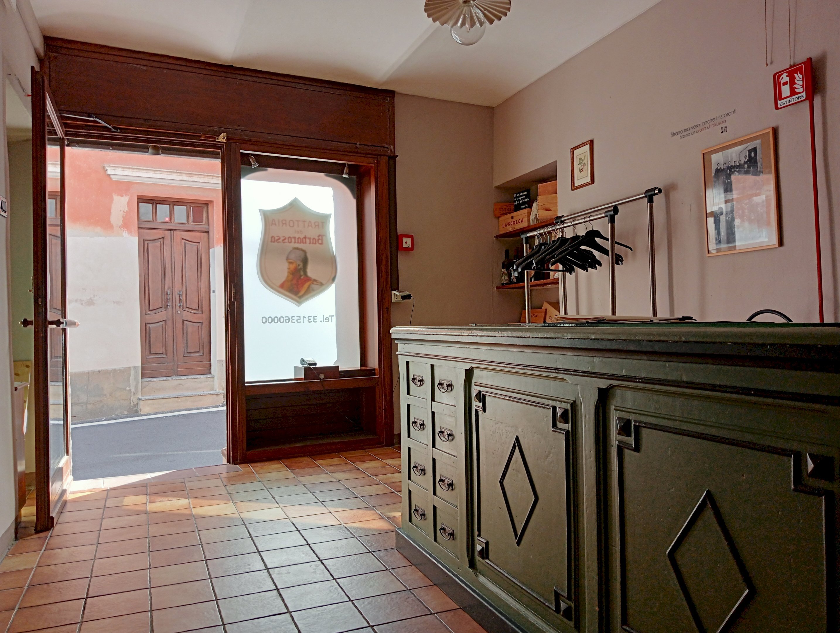 ingresso - Locale Commerciale Via Umberto I, Monteu Roero, Italia, Monteu Roero - foto 3