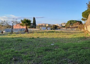 verso nord fianco confine liceo - Terreno edificabile Cagliari - foto 4