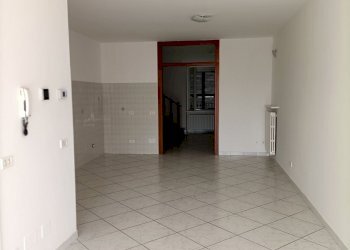 soggiorno - Villa Trifamiliare centrale, Castel San Giovanni - foto 1