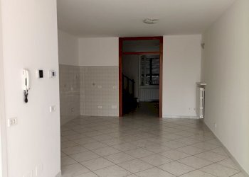 soggiorno - Villa Trifamiliare centrale, Castel San Giovanni - foto 3