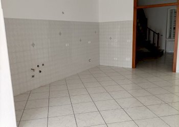 cucina - Villa Trifamiliare centrale, Castel San Giovanni - foto 4