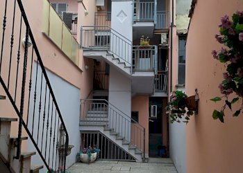 facciata - Villa Trifamiliare centrale, Castel San Giovanni - foto 25