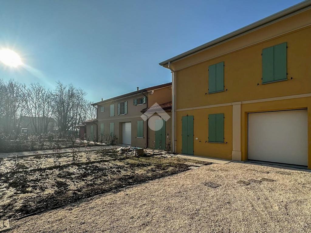 Terraced Villa via Bersana, Carpi - photo 1
