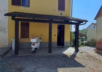 Portion of a house Castellinaldo d'Alba - photo 1
