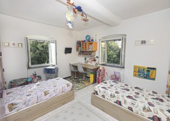 CAMERA 2.jpg - Appartamento Via Martiri della Libertà 91, Campomorone - foto 15