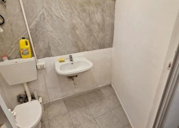 SGABUZZINO E BAGNO (2).jpg - Locale Commerciale Via Giovanni Tommaso Invrea 46, Genova - foto 9