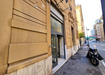 VETRINA (2).jpg - Locale Commerciale Via Giovanni Tommaso Invrea 46, Genova - foto 19
