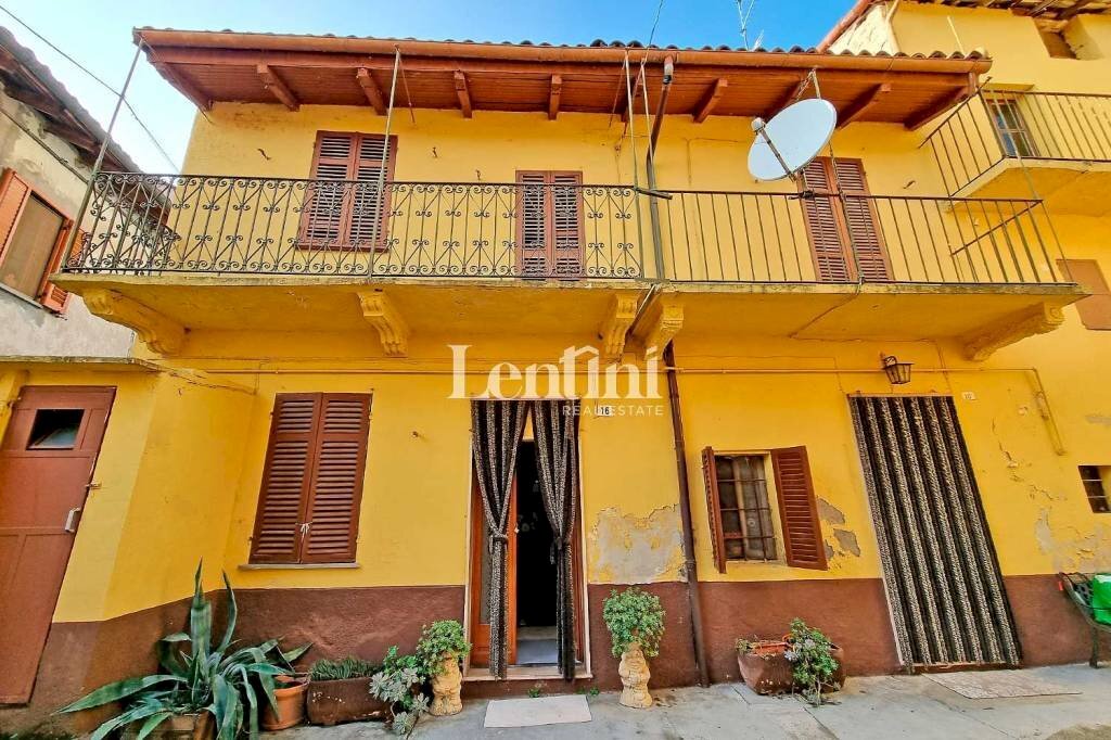 Villa via Cesare Battisti, 18, San Giorgio Monferrato - foto 1