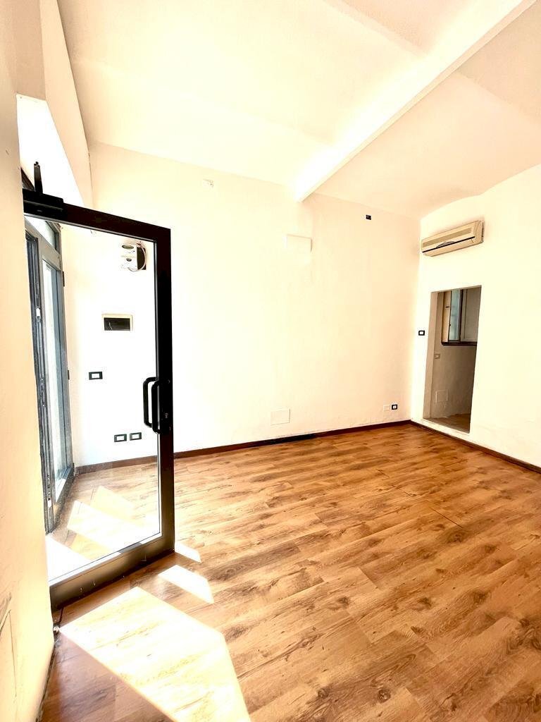 WhatsApp Image 2022-05-10 at 16.11.11 (1).jpeg - Locale Commerciale Via del Gelsomino, Firenze - foto 2