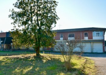 Vista frontale 2.jpeg - Capannone Via Guido Rossa, San Pietro in Casale - foto 7