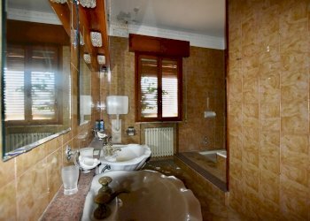 Bagno.jpeg - Capannone Via Guido Rossa, San Pietro in Casale - foto 11