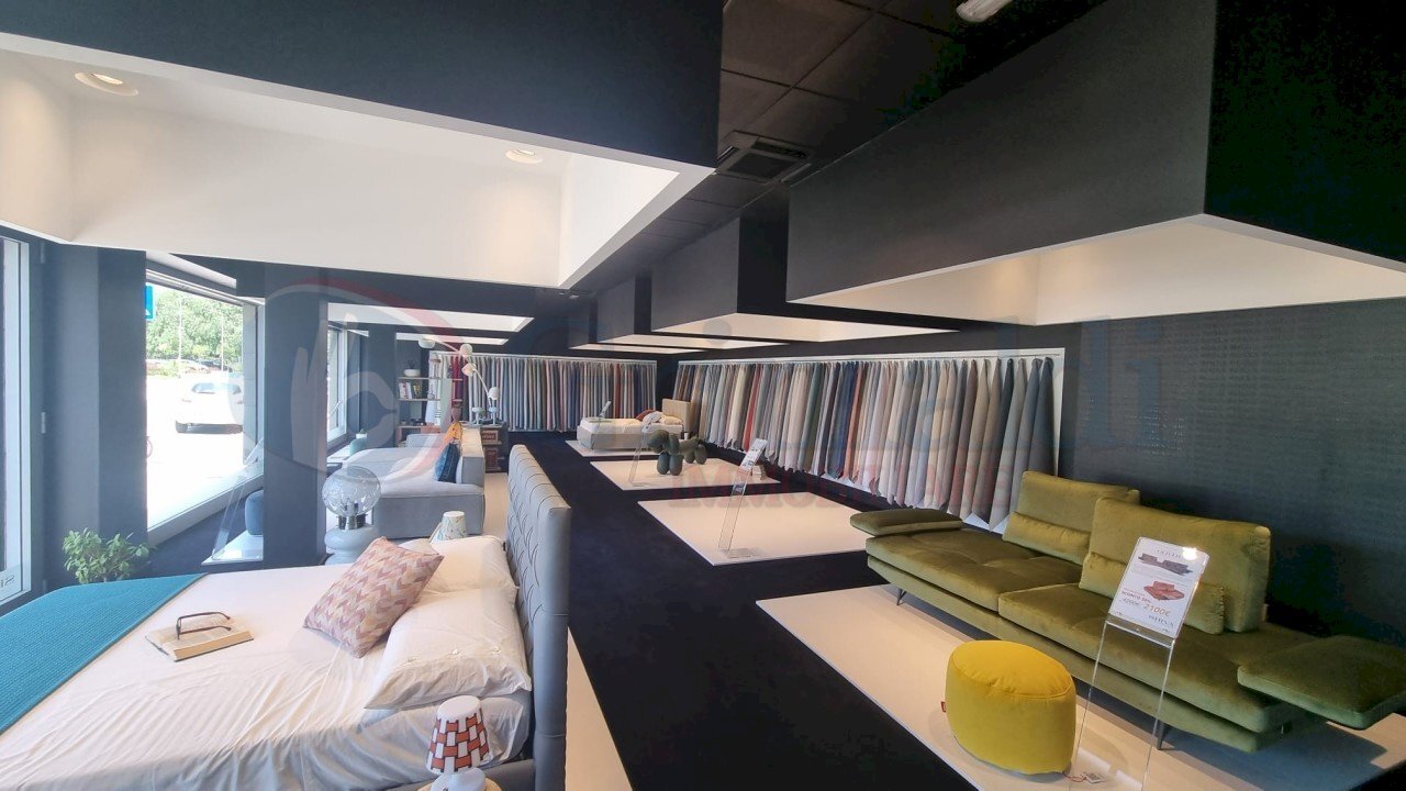 c6d66ae2-0c69-4f53-87b6-b08a20843b20.jpg - Commercial Premises Via della Resistenza 76, Bari - photo 1
